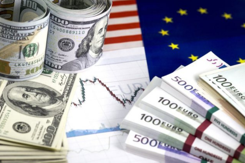 Dollari në rënie të lirë, zbuloni se sa shiten dhe blihen monedhat e huaja sot Dollari në rënie të lirë, zbuloni se sa shiten dhe blihen monedhat e huaja sot