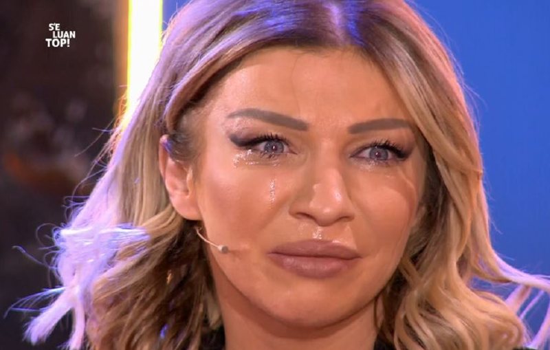 Amaneti i saj…! Mes lotëve, gazetarja kujton motrën e ndjerë: E humba 10 vite më parë, më këputi krahët! Amaneti i saj…! Mes lotëve, gazetarja kujton motrën e ndjerë: E humba 10 vite më parë, më këputi krahët!