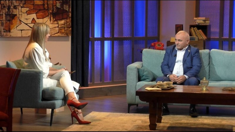 “Alo Dedë a më dëgjon”?! Se mendonim kurrë që një ditë nuk do të kthehej Historia e filmit të famshëm: Djali i Dedës së vërtetë rrëfehet si e kanë përjetuar humbjen e papritur të babait të tyre “Alo Dedë a më dëgjon”?! Se mendonim kurrë që një ditë nuk do të kthehej Historia e filmit të famshëm: Djali i Dedës së vërtetë rrëfehet si e kanë përjetuar humbjen e papritur të babait të tyre