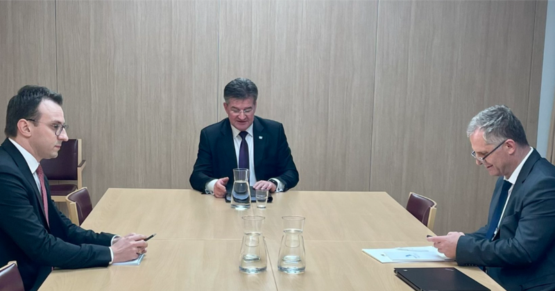 Kosova dhe Serbia arrijnë marrëveshje për targat Kosova dhe Serbia arrijnë marrëveshje për targat