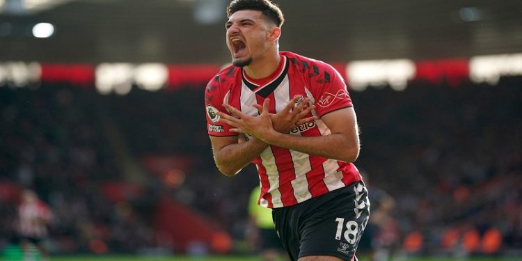 Nuk i besoi as me Dinamo Zagreb, gazetari jep variant tjetër: Potter nuk e lëshon Armando Brojën, por ja si i bëri krenar shqiptarët Nuk i besoi as me Dinamo Zagreb, gazetari jep variant tjetër: Potter nuk e lëshon Armando Brojën, por ja si i bëri krenar shqiptarët