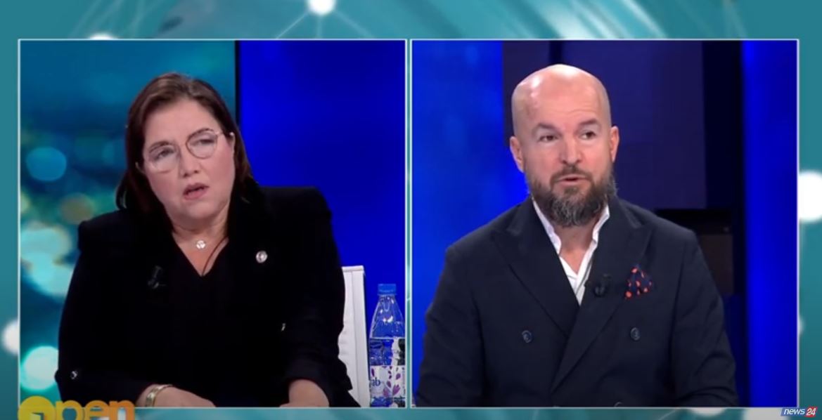 Gjikondi: Kush e pagoi faturën e protestës dhe reklamën antikombëtare ku u zhgaravit flamuri?! Kush i’u financon? Lela: Do vijë tjetër i pregatitur! Gjikondi: Kush e pagoi faturën e protestës dhe reklamën antikombëtare ku u zhgaravit flamuri?! Kush i’u financon? Lela: Do vijë tjetër i pregatitur!