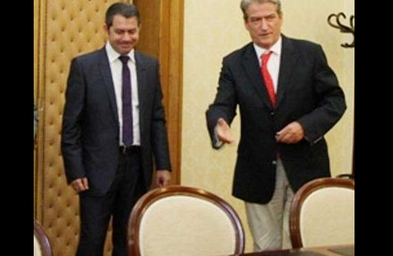 Idrizi refuzon Berishën per protest në 6 dhjetorit: Në 2 mijë vite s’besoj të vijnë 30 krerë shtetesh në Shqipëri! Idrizi refuzon Berishën per protest në 6 dhjetorit: Në 2 mijë vite s’besoj të vijnë 30 krerë shtetesh në Shqipëri!