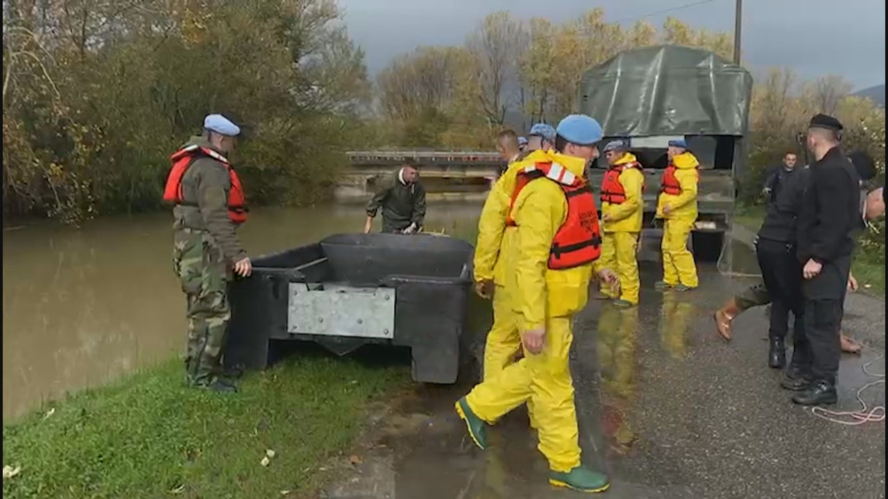 Edi Rama përgjigjet: Pse ka akoma përmbytje kur po bëheni 10 vjet në pushtet?! Edi Rama përgjigjet: Pse ka akoma përmbytje kur po bëheni 10 vjet në pushtet?!