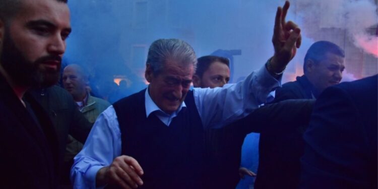 Berisha mashtron saliarët duke bërë “trimin”: Protestë anti-BE më 6 dhjetor! Po specialët e Macron dhe Scholz a i ka llogaritur?! Berisha mashtron saliarët duke bërë “trimin”: Protestë anti-BE më 6 dhjetor! Po specialët e Macron dhe Scholz a i ka llogaritur?!