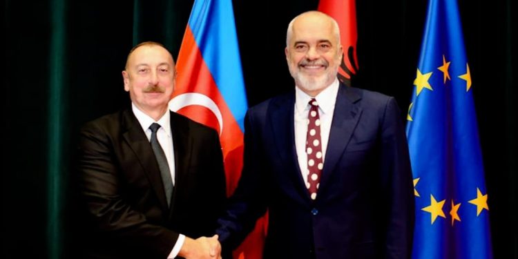Rama takim me Presidentin e Azerbaixhanit: Në Shqipëri për herë të parë do ndërtohet… Rama takim me Presidentin e Azerbaixhanit: Në Shqipëri për herë të parë do ndërtohet…