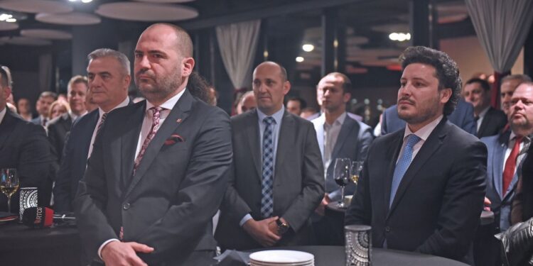 Abazoviç merr pjesë në festimet e Ditës së Flamurit dhe Festës kombëtare të Shqipërisë në Podgoricë Abazoviç merr pjesë në festimet e Ditës së Flamurit dhe Festës kombëtare të Shqipërisë në Podgoricë