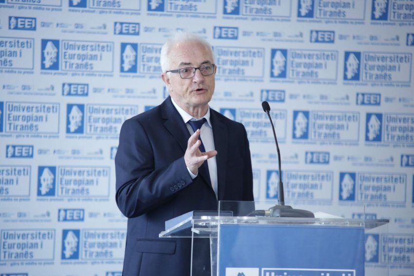 Me 800-1000 xhami nuk ka liberalizim të vizave per Kosovën, as Bashkim Evropian! Me 800-1000 xhami nuk ka liberalizim të vizave per Kosovën, as Bashkim Evropian!