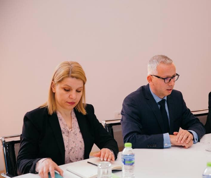 Emrat / Biznesmenët dhe grupi i Raqkës që vjedhin paratë publike në Bashkinë e Korçës, aferat me tenderat, lejet e ndërtimit dhe guroret Emrat / Biznesmenët dhe grupi i Raqkës që vjedhin paratë publike në Bashkinë e Korçës, aferat me tenderat, lejet e ndërtimit dhe guroret