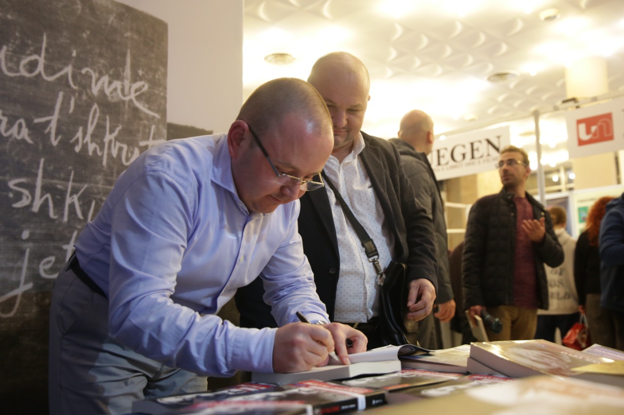 Engert Pëllumbi, gjyqtari që sjell Falcone-n në shqip