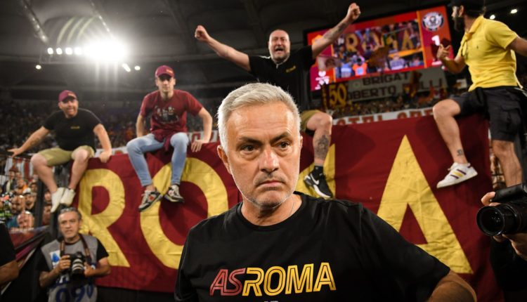 “Po të fitoja si Sarri do më kishin vrarë”! Murinjo mbron mbrojtësin që bëri gafën në derbi: Është i paprekshëm për mua “Po të fitoja si Sarri do më kishin vrarë”! Murinjo mbron mbrojtësin që bëri gafën në derbi: Është i paprekshëm për mua