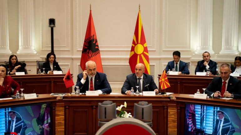 Nga “Korridorit 8” te hekurudha/ Çfarë nënshkruan Shqipëria dhe Maqedonia e Veriut në Shkup: Task-forcë kundër krimit dhe bashkëpunim për energjinë! Nga “Korridorit 8” te hekurudha/ Çfarë nënshkruan Shqipëria dhe Maqedonia e Veriut në Shkup: Task-forcë kundër krimit dhe bashkëpunim për energjinë!