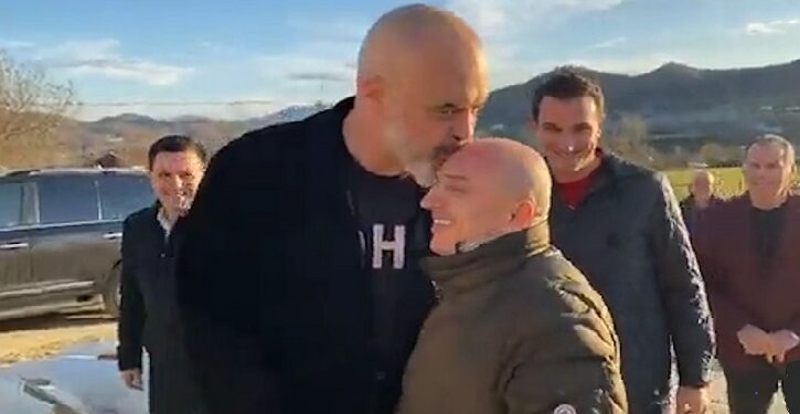 Salillari shet administratorin 71-vjeçar, pazar për ta çuar në burg për ndërtimet pa leje dhe shpëtuar veten. SPAK të monitorojë oligatkun pasi po korrupton prokurorët