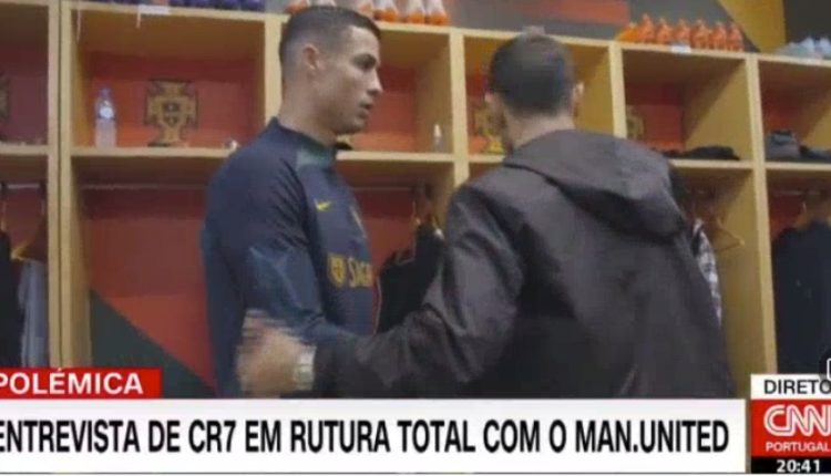 E bujshme përballja e parë pas intervistës! Cristiano Ronaldo mbetet pa fjalë: Shoku i ekipit te Manchester “e injoron” dhe mban qëndrim E bujshme përballja e parë pas intervistës! Cristiano Ronaldo mbetet pa fjalë: Shoku i ekipit te Manchester “e injoron” dhe mban qëndrim