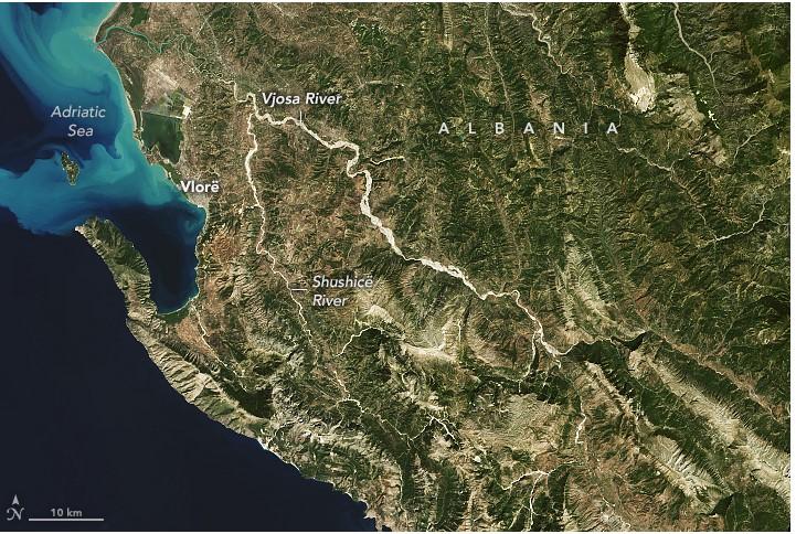 “Rrjedh i lirë nëpër Shqipëri”: NASA publikon foto të lumit Vjosë