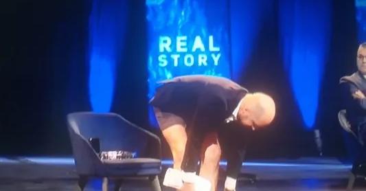 “Dje reagoi si burrë”! Pas grushtimit të djeshëm, Alfred Lela tregon se ku ndodhet sot Sali Berisha “Dje reagoi si burrë”! Pas grushtimit të djeshëm, Alfred Lela tregon se ku ndodhet sot Sali Berisha