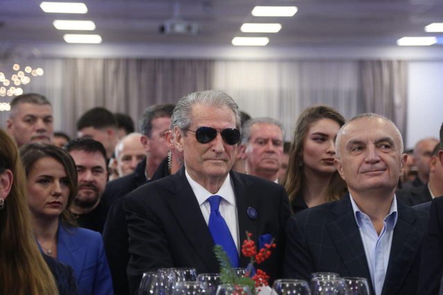 Pas vendimit të apelit Berisha kartë e djegur, nuk mund të nxjerrë kandidatë për 14 Majin: E shpëton vetëm Meta Pas vendimit të apelit Berisha kartë e djegur, nuk mund të nxjerrë kandidatë për 14 Majin: E shpëton vetëm Meta