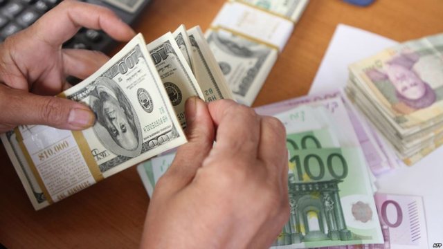 Çfarë po ndodhë me monedhat e huaja në Shqipëri? Ja me sa do të këmbehen sot euro dhe dollari Çfarë po ndodhë me monedhat e huaja në Shqipëri? Ja me sa do të këmbehen sot euro dhe dollari