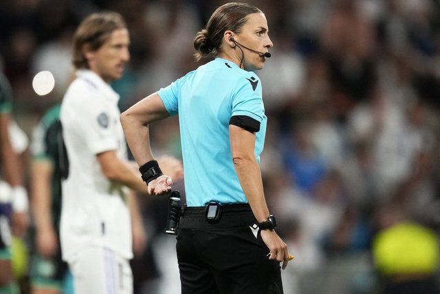 Kosta Rika-Gjermani: Ndeshja e parë në historinë e Kupës së Botës për meshkuj me 3 gjyqtare femra Kosta Rika-Gjermani: Ndeshja e parë në historinë e Kupës së Botës për meshkuj me 3 gjyqtare femra