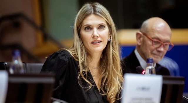 Skandal! Arrestohet sekretari i Sindikatave ndërkombëtare ITUC, Zv.presidentja e PE deputetja greke Eva Kaili dhe tre zyrtarë të lartë në Bruksel! Skandal! Arrestohet sekretari i Sindikatave ndërkombëtare ITUC, Zv.presidentja e PE deputetja greke Eva Kaili dhe tre zyrtarë të lartë në Bruksel!