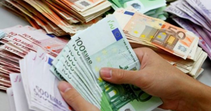 Çfarë po ndodh me euron dhe dollarin? Pësojnë tjetër rënie Çfarë po ndodh me euron dhe dollarin? Pësojnë tjetër rënie