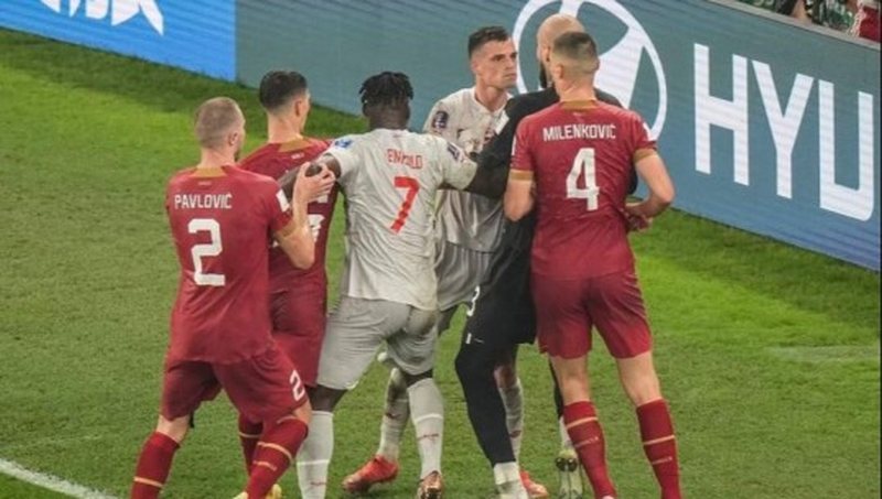 “Tifozët e Serbisë kënduan për vrasjen e shqiptarëve në lojë”/ “The Guardian” gozhdon serbët me artikullin e tyre: U treguan fashistë ndaj shqiptarëve “Tifozët e Serbisë kënduan për vrasjen e shqiptarëve në lojë”/ “The Guardian” gozhdon serbët me artikullin e tyre: U treguan fashistë ndaj shqiptarëve