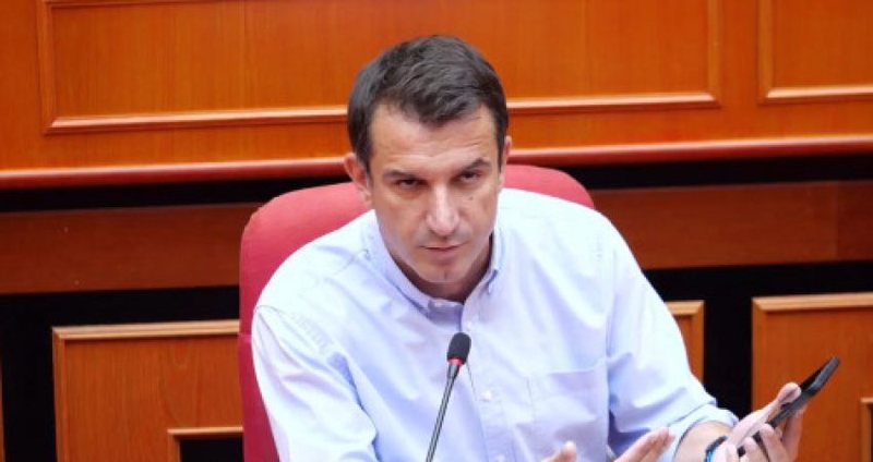 Veliaj del me thirrjen e fortë për qytetarët: Distancohuni nga Berisha dhe Meta pasi ju përdorin si ‘mish për top’, krerët e ‘Foltores’ dhe PL janë persona ‘non grata’ Veliaj del me thirrjen e fortë për qytetarët: Distancohuni nga Berisha dhe Meta pasi ju përdorin si ‘mish për top’, krerët e ‘Foltores’ dhe PL janë persona ‘non grata’