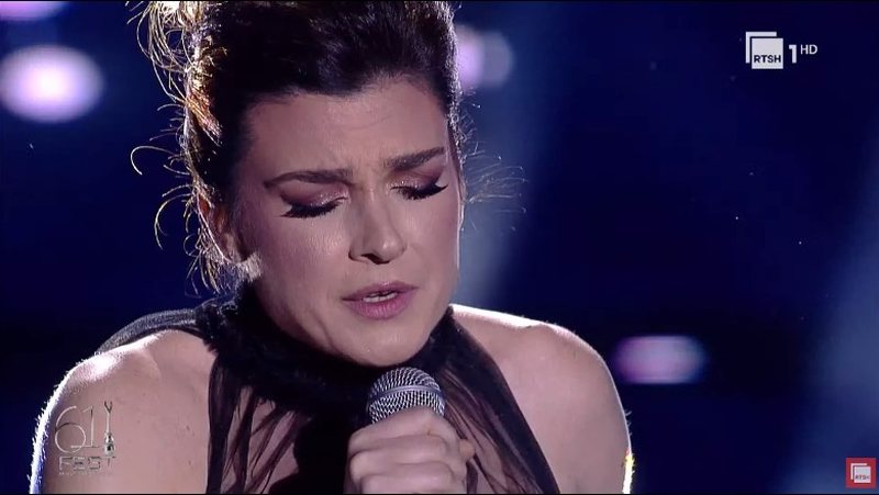 E heshtur para performancës: Elsa Lila rrënqeth me dedikim prekës për të bijën në Festivalin e Këngës E heshtur para performancës: Elsa Lila rrënqeth me dedikim prekës për të bijën në Festivalin e Këngës