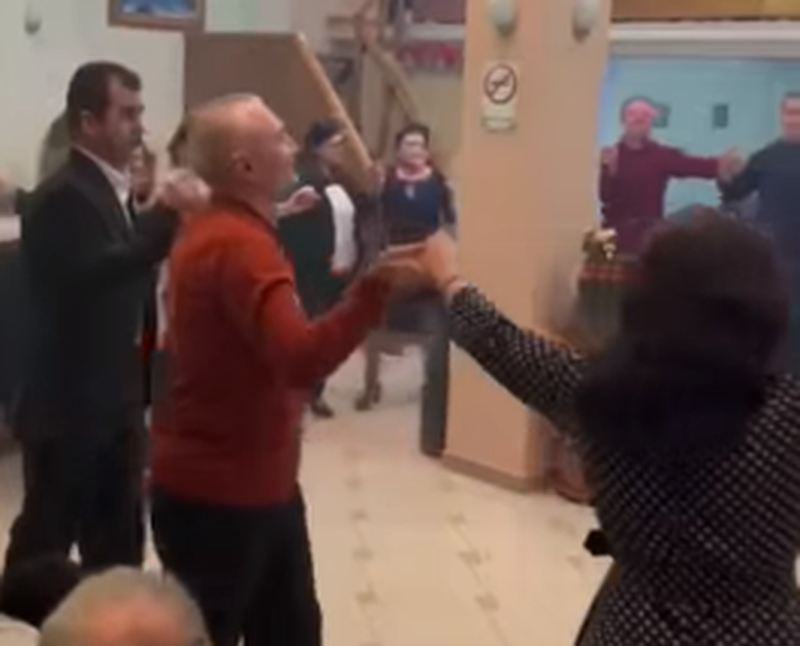 VIDEO/ Ilir Meta “artisti i madh” nga Skrapari pas Hasan Zyko Kamberit! I harbon të gjitha, kur ja merr valles në Pogradec