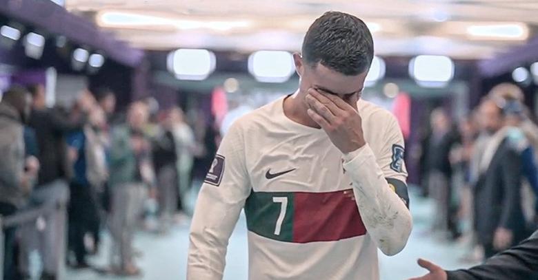 VIDEO/ Ronaldo qan si fëmijë pas eliminimit, kapiteni i Portugalisë luan për herë të fundit në Botëror VIDEO/ Ronaldo qan si fëmijë pas eliminimit, kapiteni i Portugalisë luan për herë të fundit në Botëror