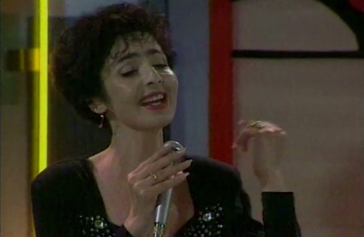 “Pse ika në kulmin e karrierës”?! Bëhet “e gjallë” këngëtarja shqiptare e viteve ’90: Ja si duket sot! “Pse ika në kulmin e karrierës”?! Bëhet “e gjallë” këngëtarja shqiptare e viteve ’90: Ja si duket sot!