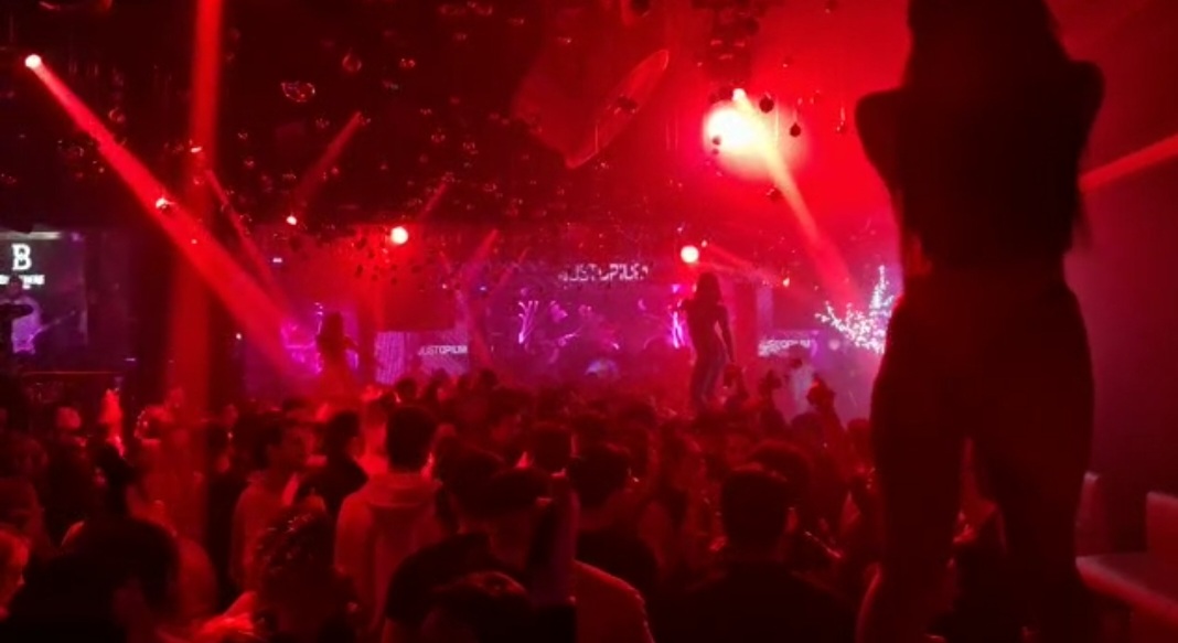 Dhurata e botox! Dashnoret e ‘babagjyshëve’ të politikës në Bankën e Shqipërisë dhe ministri ‘djegin’ buxhetin e shtetit për Krishtlindje dhe fundvit te rruga e Salës dhe ish Bllok Dhurata e botox! Dashnoret e ‘babagjyshëve’ të politikës në Bankën e Shqipërisë dhe ministri ‘djegin’ buxhetin e shtetit për Krishtlindje dhe fundvit te rruga e Salës dhe ish Bllok