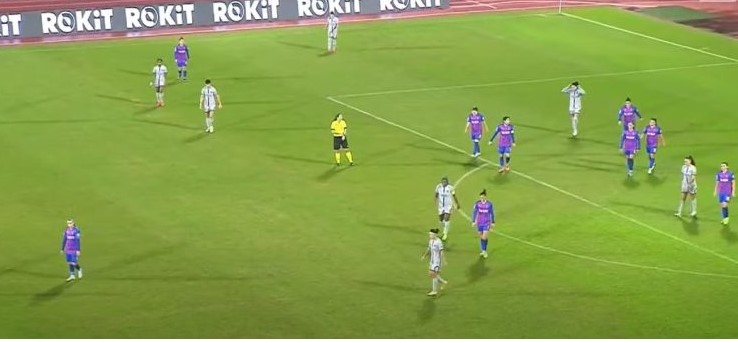 Sa turp dhe skandaloz gjykimi! Vllazninë e fermave e vjedhin shumë shëmtuar ndaj PSG në “Loro Boriçi” Sa turp dhe skandaloz gjykimi! Vllazninë e fermave e vjedhin shumë shëmtuar ndaj PSG në “Loro Boriçi”