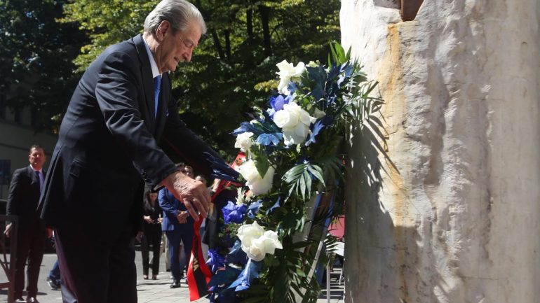 “Basha mi mbylli dyert”! Rudina Hajdari: Berisha ka reflektuar, do çoj amanetin e Azemit deri në fund! “Basha mi mbylli dyert”! Rudina Hajdari: Berisha ka reflektuar, do çoj amanetin e Azemit deri në fund!
