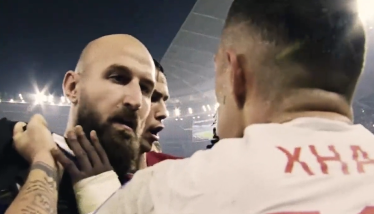 VIDEO/ Pamjet e rralla nga rasti i Xhakës kundër Serbisë, tifozët shqiptarë pushtojnë Embolon: Faleminderit! VIDEO/ Pamjet e rralla nga rasti i Xhakës kundër Serbisë, tifozët shqiptarë pushtojnë Embolon: Faleminderit!