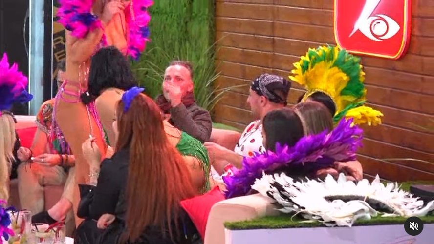 Gazetari i njohur për “Big Brother VIP”: Ato s’janë VIP-a, përmes by** dhe brekëve duan shikueshmëri! Gazetari i njohur për “Big Brother VIP”: Ato s’janë VIP-a, përmes by** dhe brekëve duan shikueshmëri!