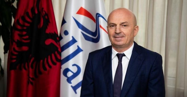 Gjoba bizneseve, si tentuan 3 mashtruesit t’i merrnin biznesmenit Pëllumb Salillari 130 mijë euro: U dha lekët nën mbikqyrjen e policisë Gjoba bizneseve, si tentuan 3 mashtruesit t’i merrnin biznesmenit Pëllumb Salillari 130 mijë euro: U dha lekët nën mbikqyrjen e policisë