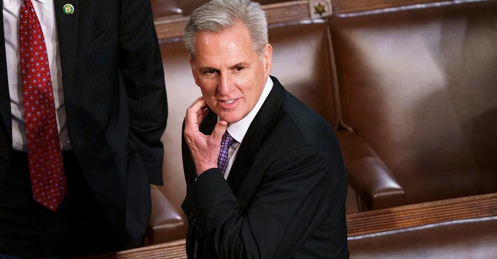 Mero Baze: Kreu i Kongresit amerikan fotografohet me një të pandehur për korrupsion në Tiranë. Nuk dihet fati i tij nëse shqiptari arrestohet Mero Baze: Kreu i Kongresit amerikan fotografohet me një të pandehur për korrupsion në Tiranë. Nuk dihet fati i tij nëse shqiptari arrestohet