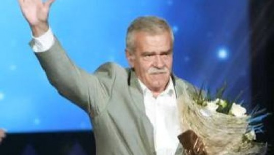 Artisti Robert Ndrenika festoi ditlindjen: Edhe 100 madhështia e thjeshtësisë e aktori të madh shqiptarë Artisti Robert Ndrenika festoi ditlindjen: Edhe 100 madhështia e thjeshtësisë e aktori të madh shqiptarë