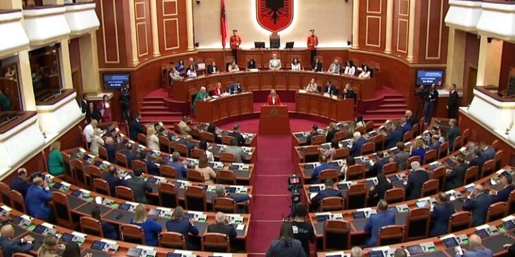 Ligjvënësit nuk u ndahen privilegjeve, 27 deputetët që shteti u paguan fjetjen në hotele dhe qiranë e pretenduar të banesës në Tiranë Ligjvënësit nuk u ndahen privilegjeve, 27 deputetët që shteti u paguan fjetjen në hotele dhe qiranë e pretenduar të banesës në Tiranë