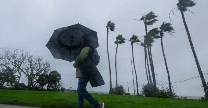 “Cikloni bombë” shkatërron gjithçka i del para në Kaliforni, i merr jetën një fëmije “Cikloni bombë” shkatërron gjithçka i del para në Kaliforni, i merr jetën një fëmije
