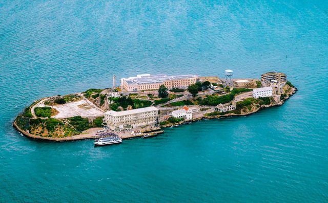 Alcatraz…histori dhe mite të vërteta rreth burgut famëkeq të Amerikës Alcatraz…histori dhe mite të vërteta rreth burgut famëkeq të Amerikës