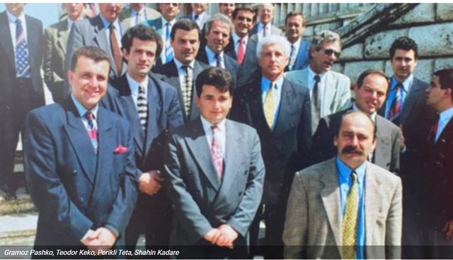 Ca i hëngri toka, ca paraja! Frriok Çupi: “Ai pranoi të hipte në atë helikopter të kurdisur nga Berisha, që e kishte projektuar për ta zhdukur në det” Ca i hëngri toka, ca paraja! Frriok Çupi: “Ai pranoi të hipte në atë helikopter të kurdisur nga Berisha, që e kishte projektuar për ta zhdukur në det”