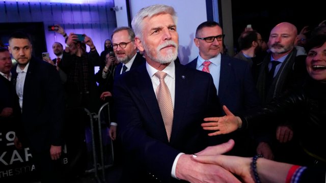 Ish-gjenerali Pavel drejt postit të Presidentit të Çekisë, merr mbi 56 përqind të votave kur janë numëruar 80%…! Ish-gjenerali Pavel drejt postit të Presidentit të Çekisë, merr mbi 56 përqind të votave kur janë numëruar 80%…!