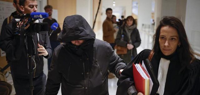 Nis gjykimi për 13 anëtarë të grupit “Barjols”: Akuzohen se planifikuan vrasjen e Macron më 2018 Nis gjykimi për 13 anëtarë të grupit “Barjols”: Akuzohen se planifikuan vrasjen e Macron më 2018