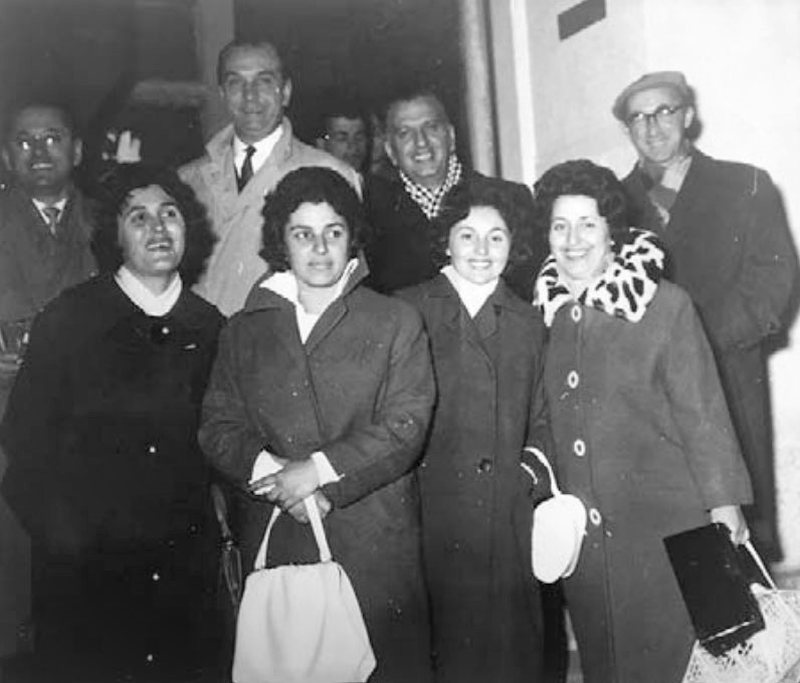 Si festohej Viti i Ri në Klubin e Lidhjes, me ‘Rum’ kubanez, e balerinën ruse që, mahniste sallën: Nga Ganimet Vendresha dhe Helena Kadare, që ishte shumë e bukur, te dy Luizat dhe… Si festohej Viti i Ri në Klubin e Lidhjes, me ‘Rum’ kubanez, e balerinën ruse që, mahniste sallën: Nga Ganimet Vendresha dhe Helena Kadare, që ishte shumë e bukur, te dy Luizat dhe…