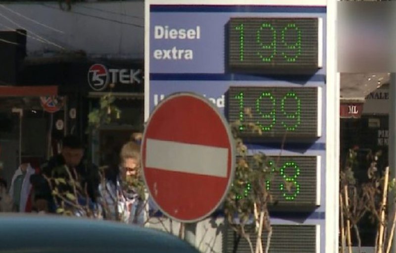 Çfarë po ndodh? Nafta “drejt pikiatës” në bursë, çmimi i afrohet atij të para luftës Çfarë po ndodh? Nafta “drejt pikiatës” në bursë, çmimi i afrohet atij të para luftës