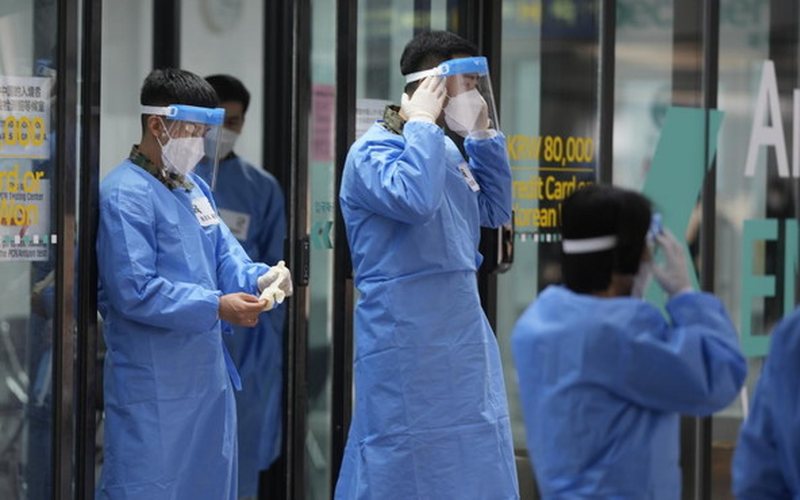 Ndoshta do të jetojmë së bashku për 100 vjet! Bllokim hundësh dhe fyti, kollë dhe probleme me zorrët: Ja simptomat e variantit të covid, Kraken Ndoshta do të jetojmë së bashku për 100 vjet! Bllokim hundësh dhe fyti, kollë dhe probleme me zorrët: Ja simptomat e variantit të covid, Kraken