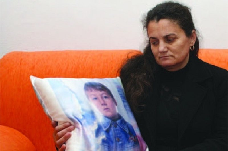 Djali 7-vjeçar vdiq në tragjedinë e Gërdecit, Zamira Durda: Për 26 viktimat, Mediu s’mund të akuzohet për shpërdorim detyre Djali 7-vjeçar vdiq në tragjedinë e Gërdecit, Zamira Durda: Për 26 viktimat, Mediu s’mund të akuzohet për shpërdorim detyre