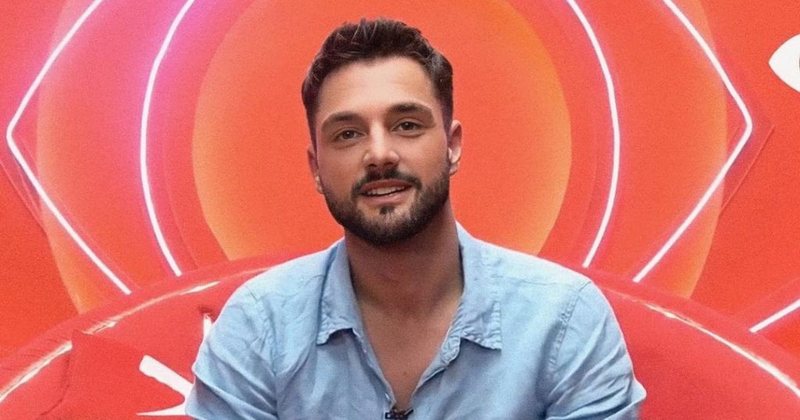 Përloti gjithë shqiptarët, Eni tregon si e priti i ati rrëfimin e historisë prekës të familjes: E mora në telefon… Përloti gjithë shqiptarët, Eni tregon si e priti i ati rrëfimin e historisë prekës të familjes: E mora në telefon…